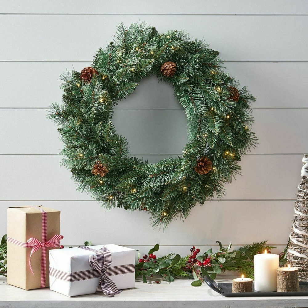 Decorative Pre-Lighted Pine Christmas Wreath 24 in